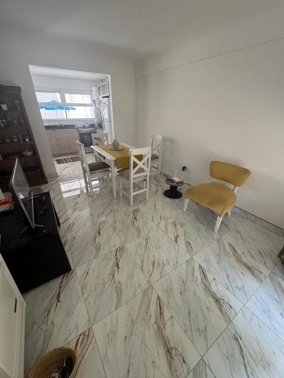 3 rooms in La Perla area - 4