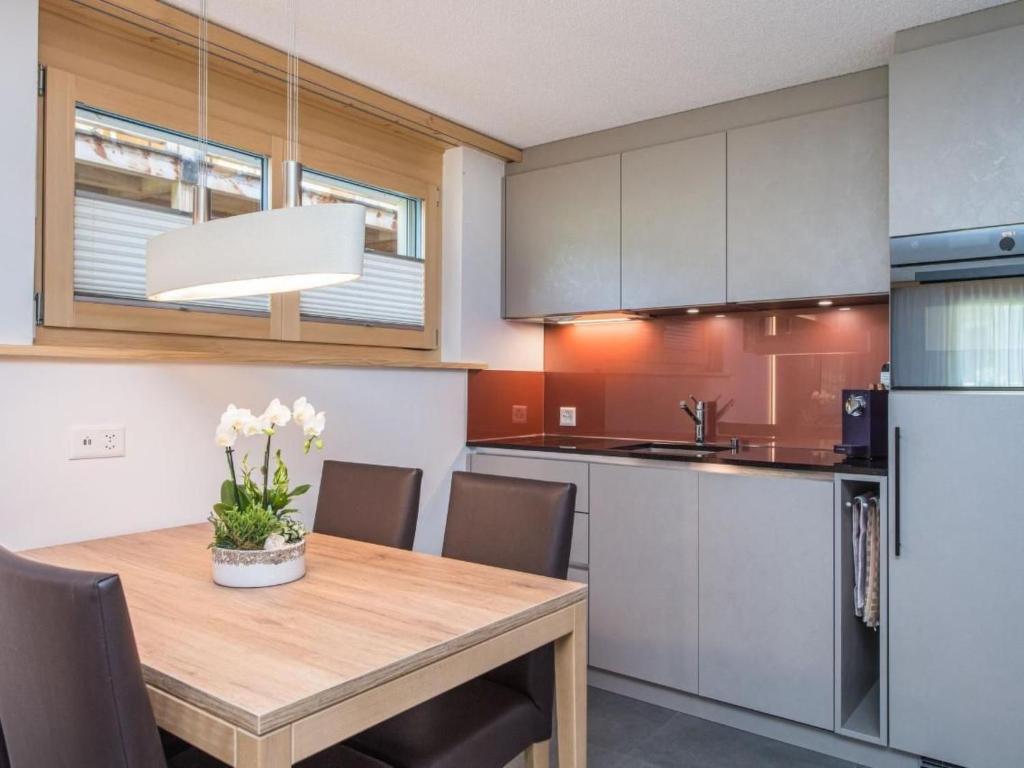 Apartment Top Ferienwohnung Dom - SkiIn-SkiOut by Interhome - 2