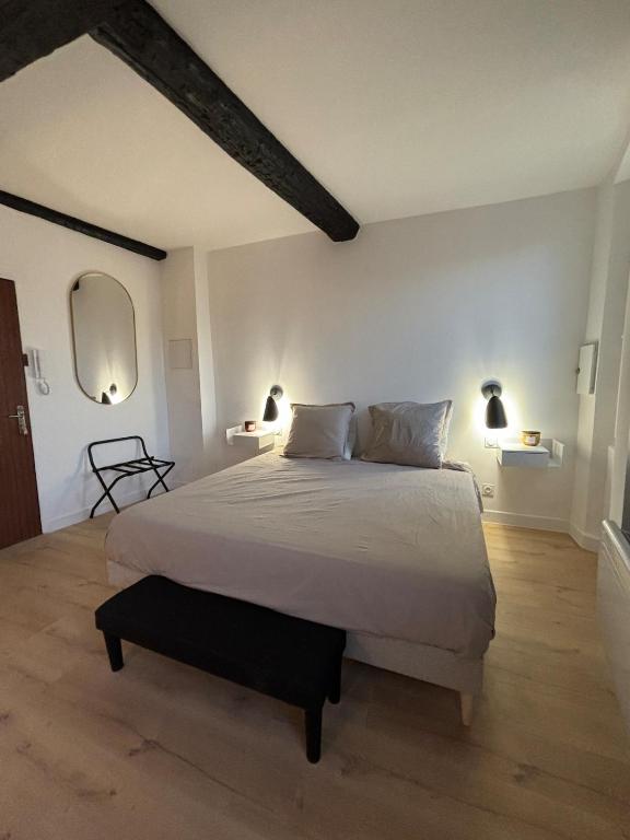 La chambre d'Hotel de l'Equerre - 1