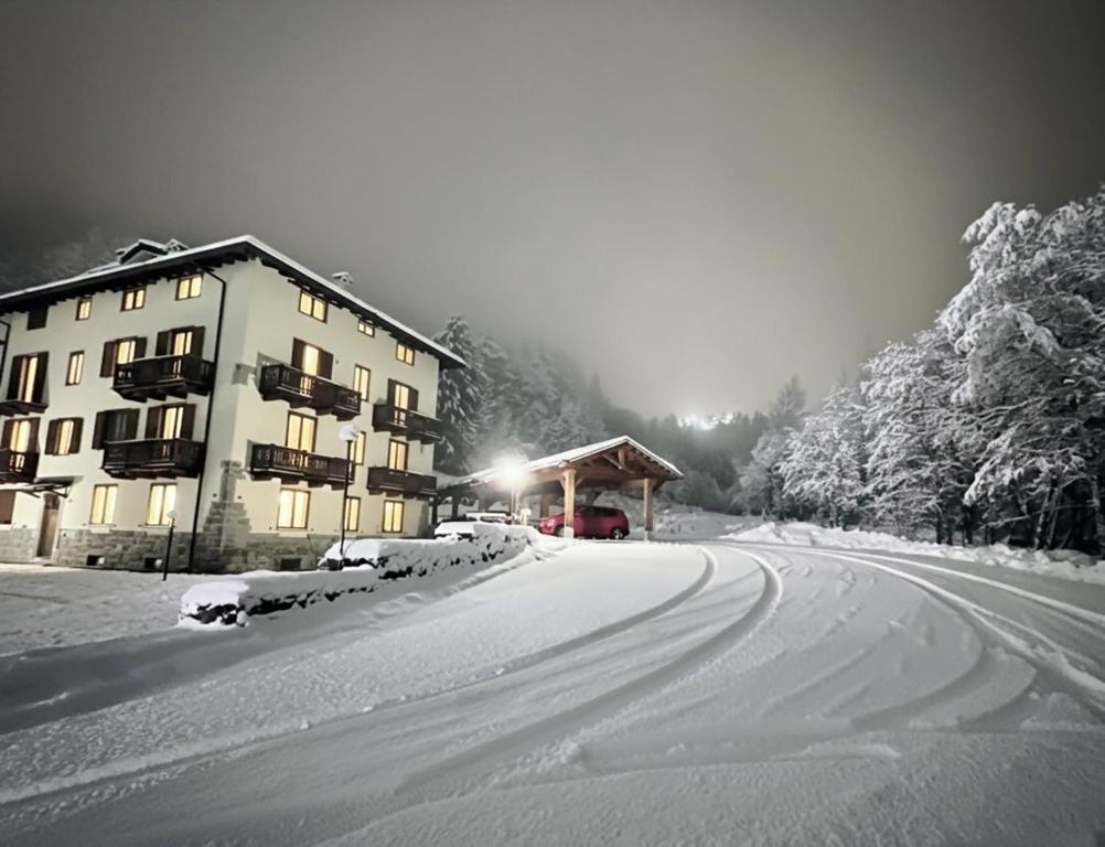 Cervinia House - Alpine Apartments & Chalet - 1