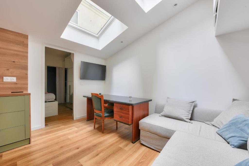Bright & Spacious Apartments in Central Paris 15th - 5