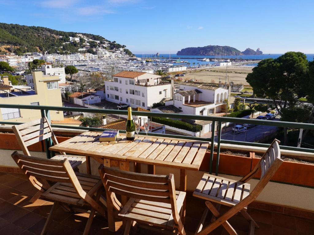Apartamento con Terraza y Piscina, Cerca de la Playa - ES-323-90 - 1