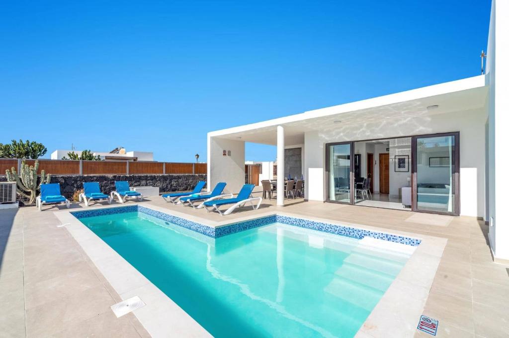 Villa Aurora by Villa Plus - 2