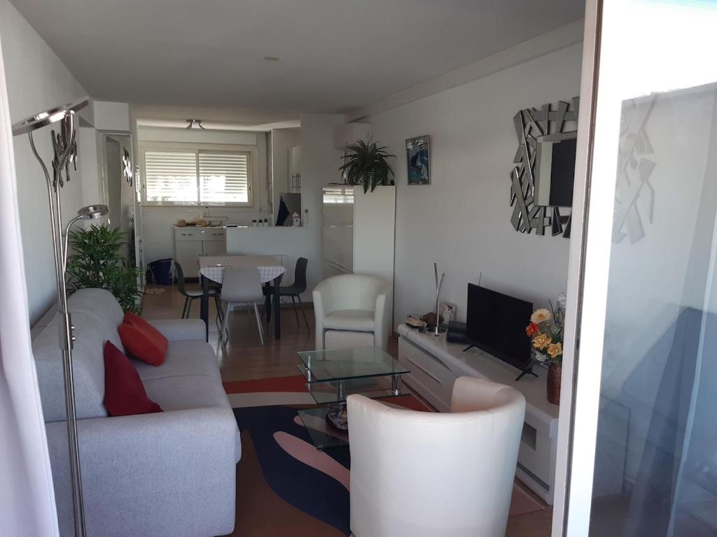 2 bedroom apartment plus kitchen, with terrace - 3