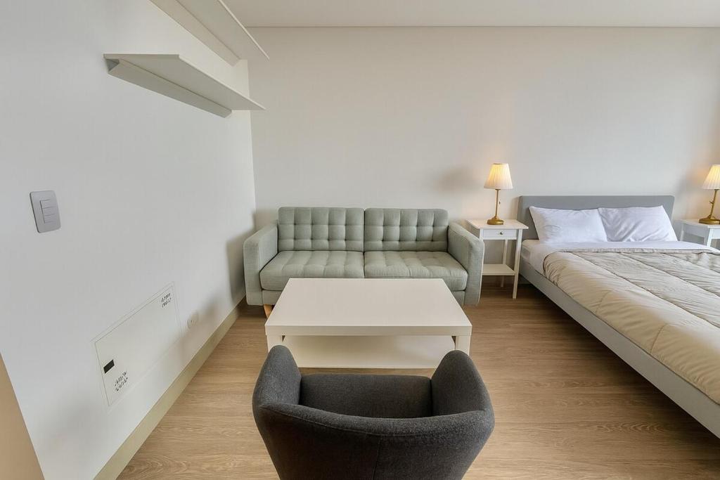 Central Loft Near Airport, US Embassy & Corferias - 5