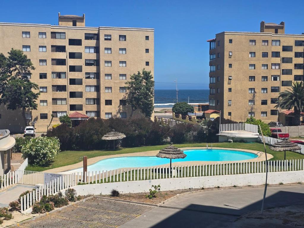 Condominio playa blanca 2401 Avenida Pacífico - 2