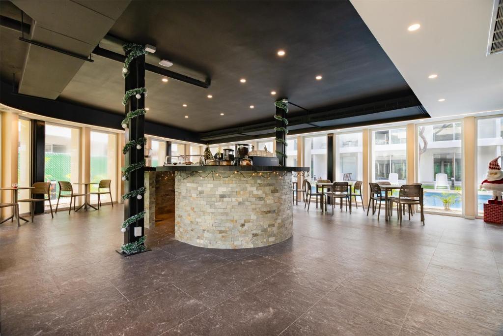 Stylish Playacar Condo with Balcony & Pool - 4