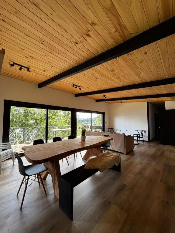 Amazing house with a lake view - 2