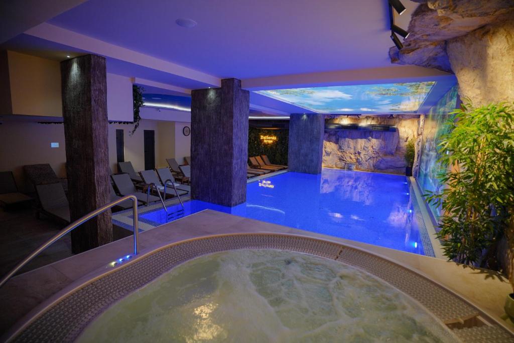Sky Spa Penthouse Suite with Hot Tub Zlatibor - 3