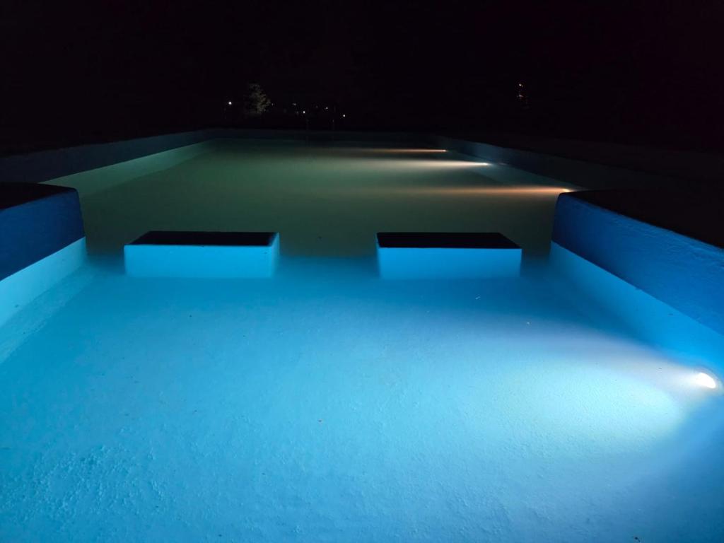 Hermosa propiedad para 8 y 10 personas piscina quincho gran parque - 2