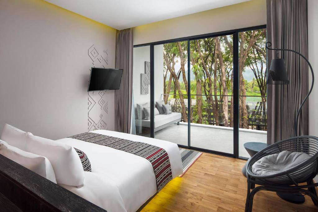 Cross Chiang Mai Riverside