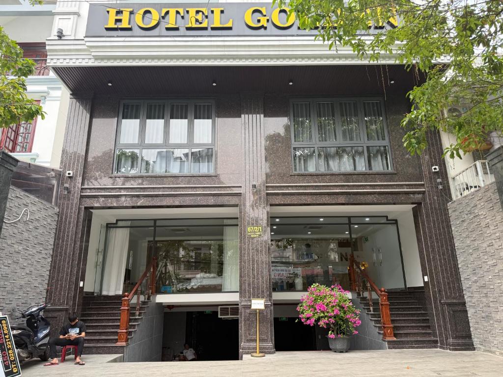 Golden Hotel