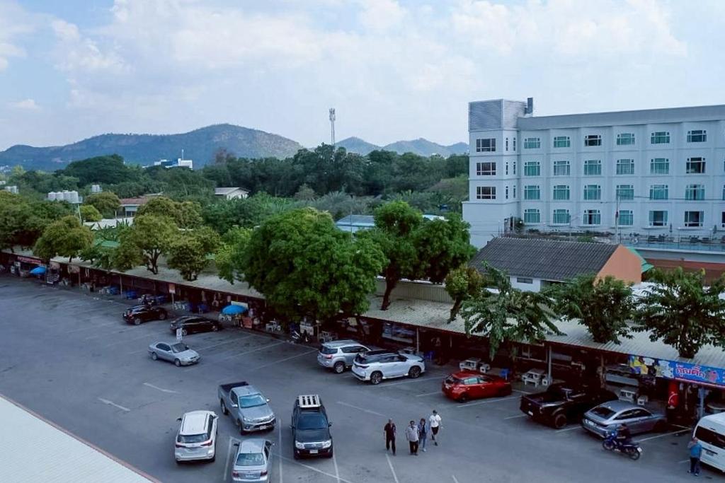 สภาพแวดล้อมโดยรอบ