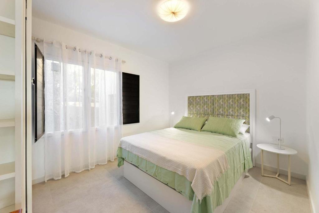 Tabaybas 7 Beachfront Pool Sea Views by Bayside - 5