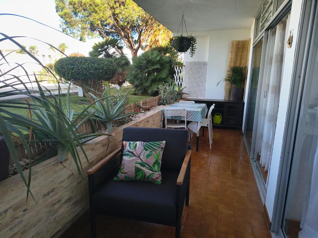 You & Peaceful garden - 1 bed with swimming pool - 5