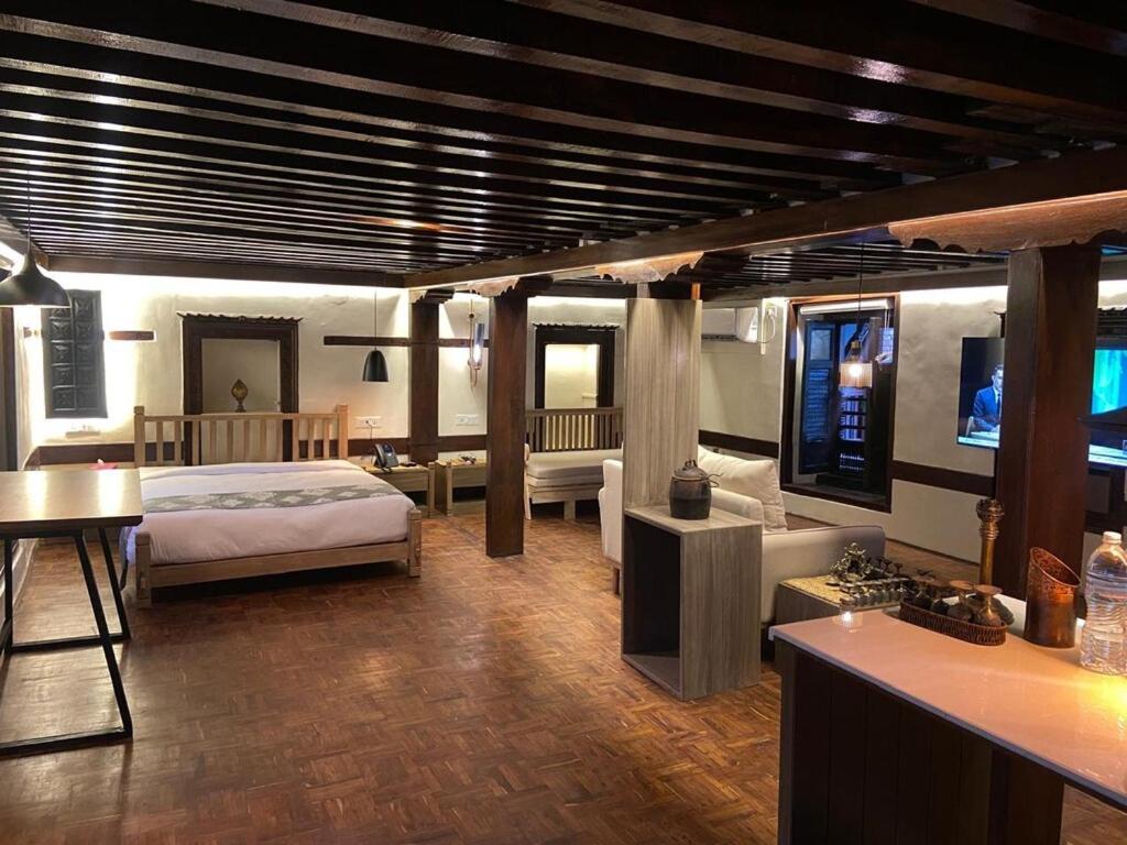 Shared lounge/TV area