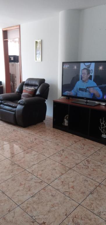 Comodo Apartamento con Estacionamiento - 5
