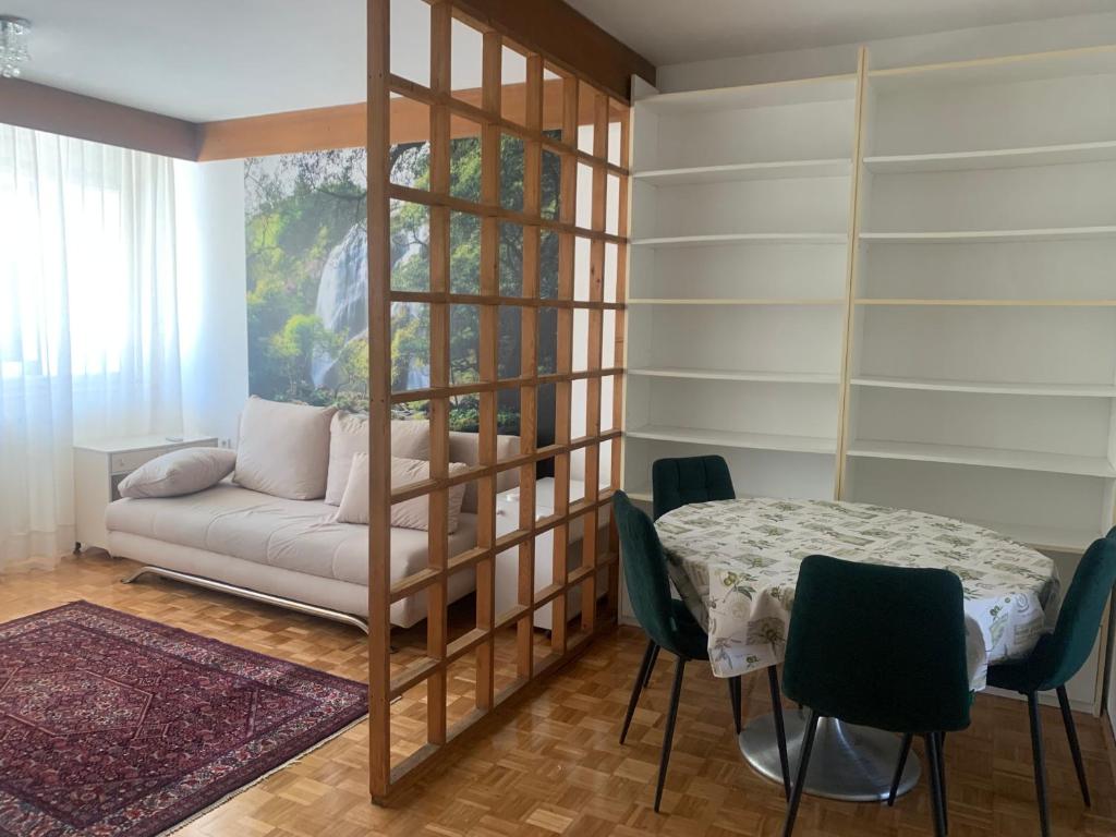 Slobo- stan na dan - 4