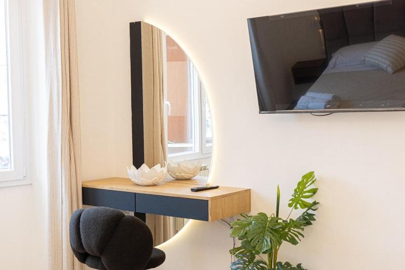 Vatican Luxury Flat 3 Suites with Kitchen - 2