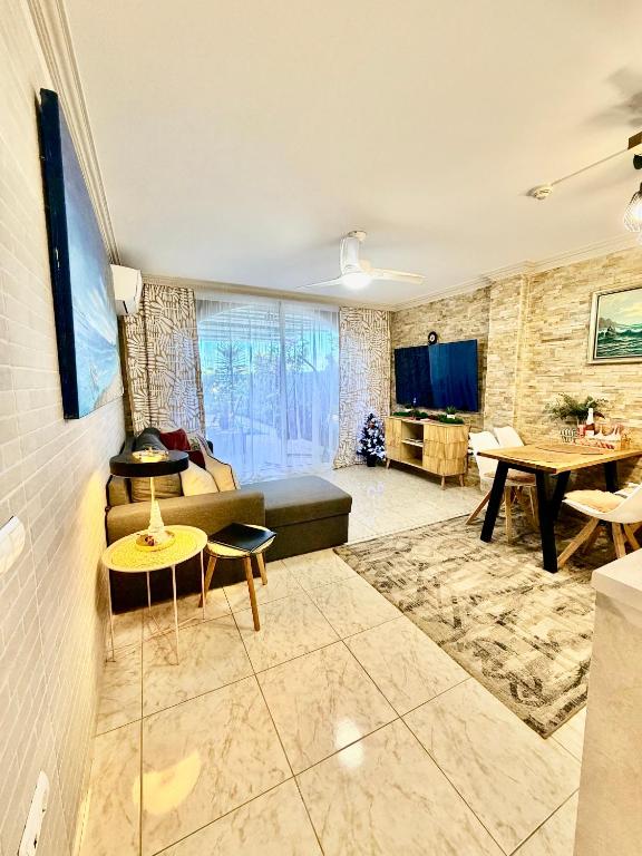 Beachfront Private Apartment in Pueblo Torviscas Sunset Harbour - 2
