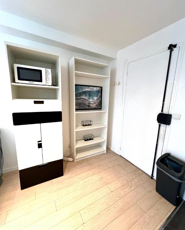 Bright 1 bedroom first floor near Republique Paris 10 - 4
