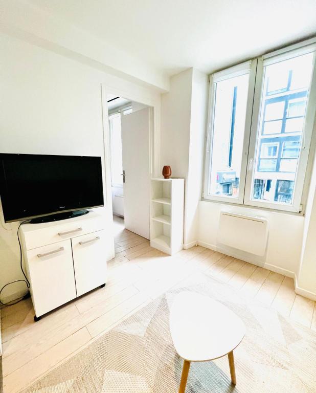 Bright 1 bedroom first floor near Republique Paris 10 - 5