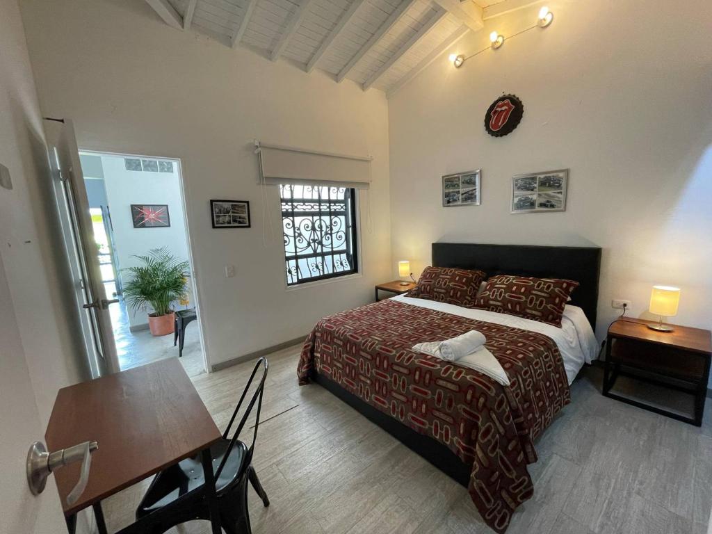 CASA AZUL LA GARRUCHA Transporte, Tours y Más - 3