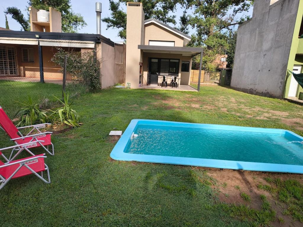 Tiny House con pileta y patio a la plaza - 2