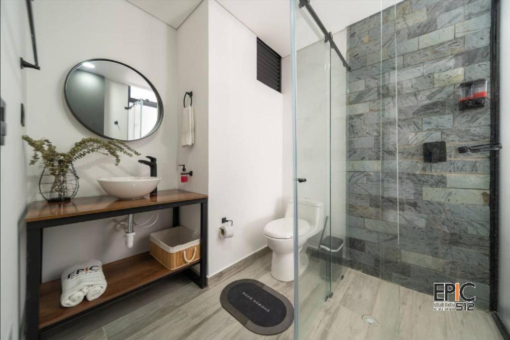 Epic Suite 512 Deluxe Airport - 4