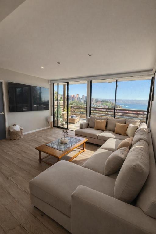 Casa con vista al mar en centro de reñaca - 1