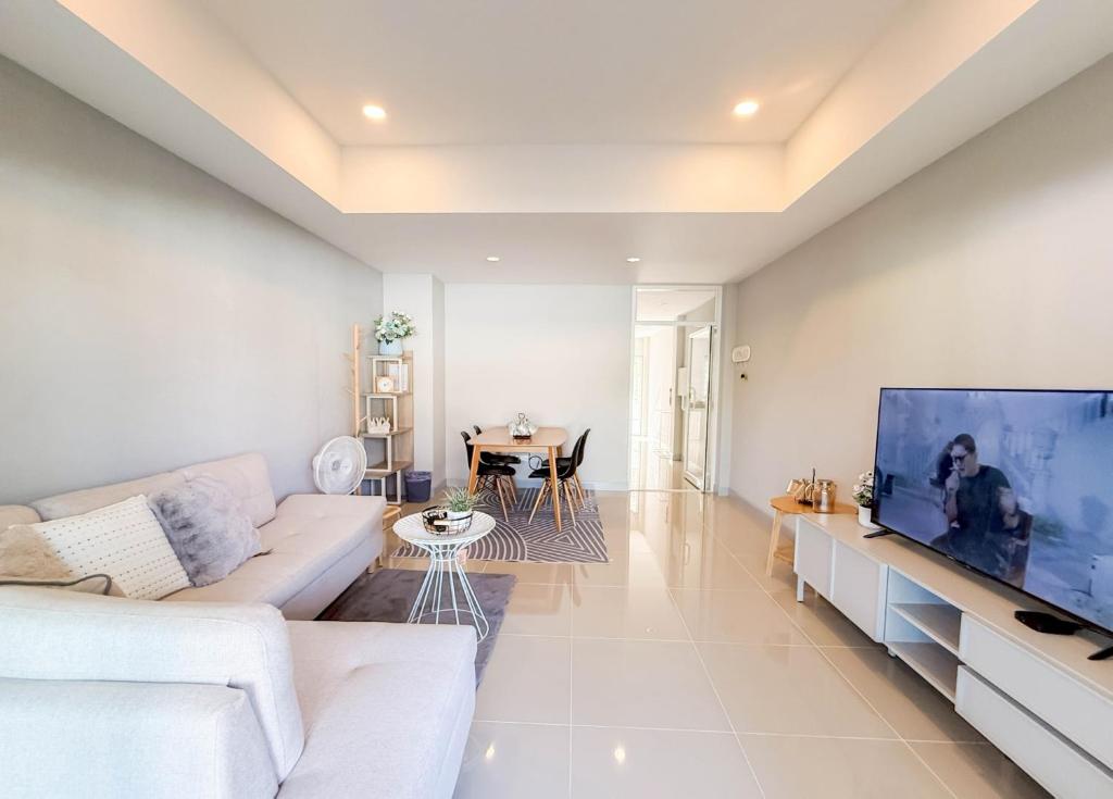 Shared lounge/TV area