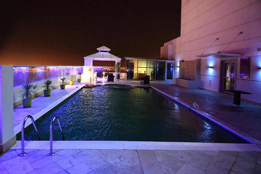 Swimming pool