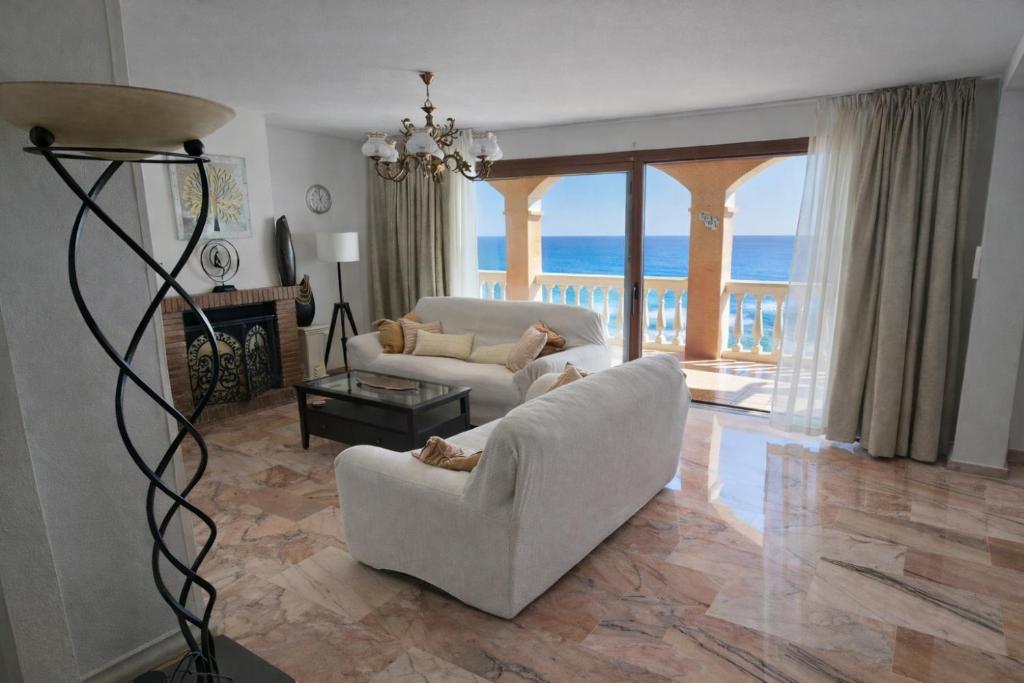 Luxury Andalusian Villa with Panoramic Mediterranean Sea Views & Private Pool & Multi-Level Gardens - 4