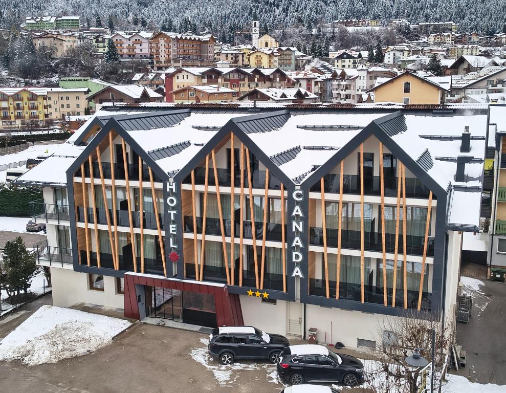 Hotel Canada - 1