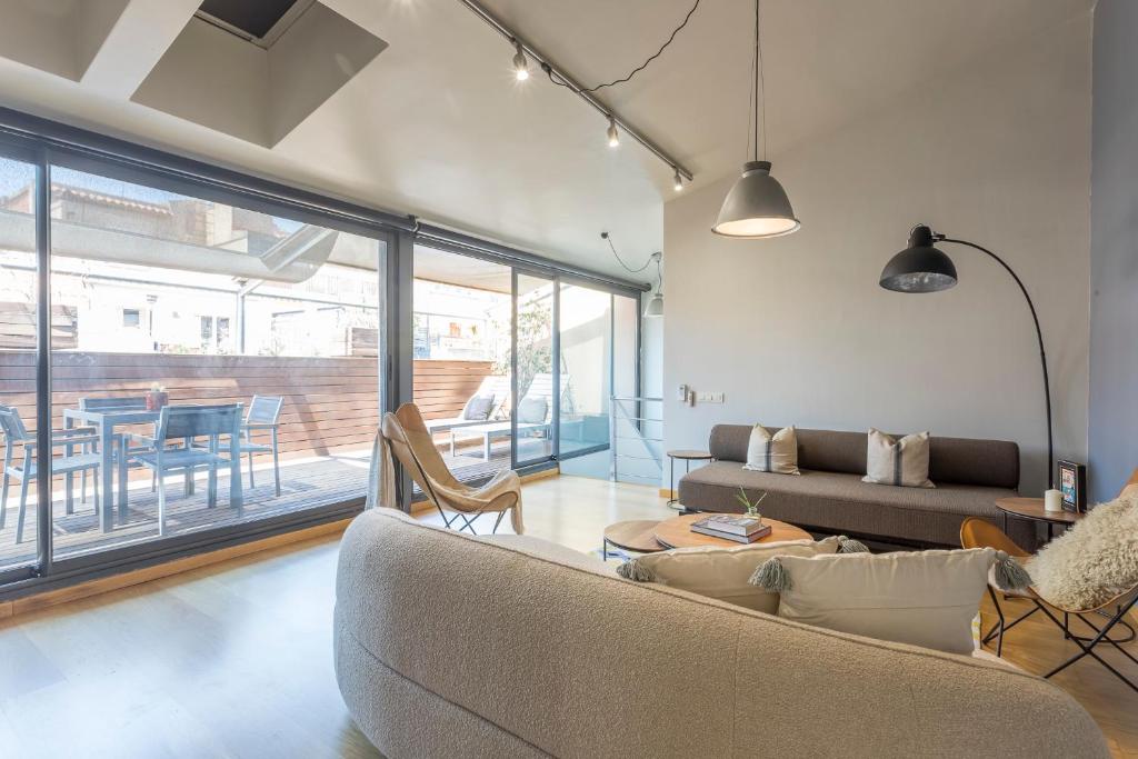 Apartment Barcelona Rentals - 3 bedroom penthouse with large terrace - 1