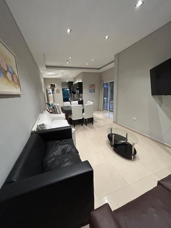 Alojamiento casa cerca paso de la Patria para 10a20 personas 6 dormitorios - 3