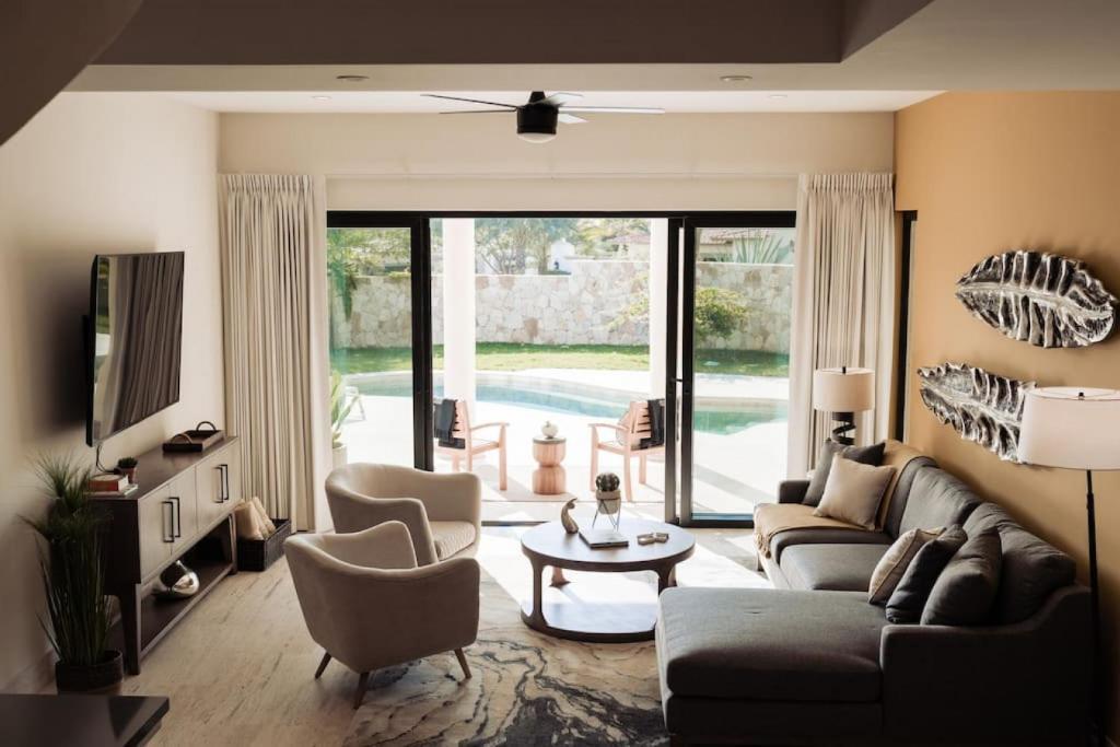 Luxury Villa Retreat, Pool - 4