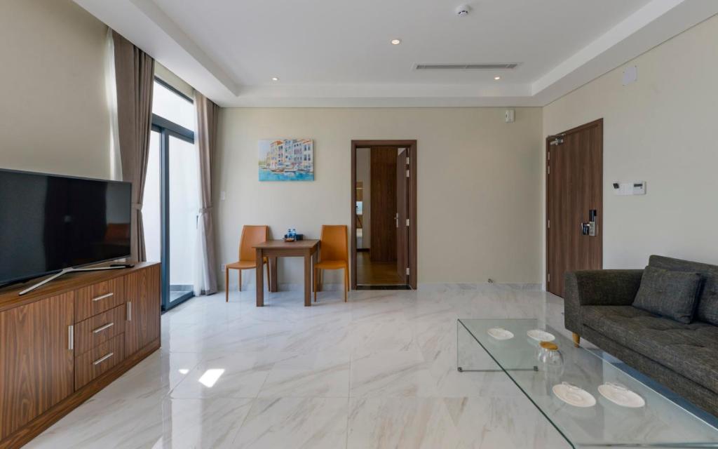 Shared lounge/TV area