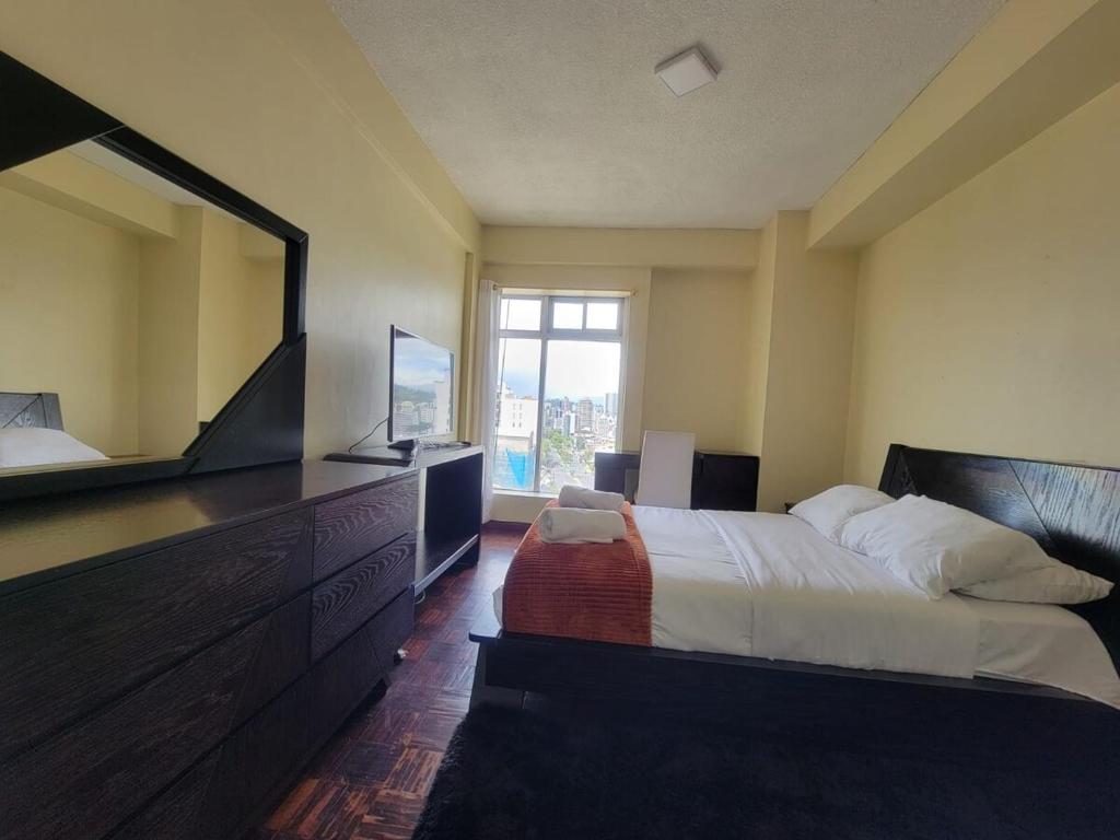 Beautiful View North Center Furnished Suite - 5