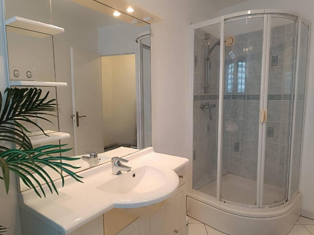 Bel appartement avec WIFI, VUE MER face au port de plaisance à PERROS-GUIREC - Réf 838 - 4
