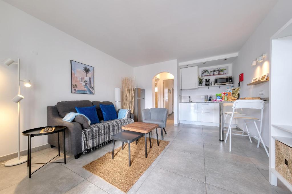 Carpe Diem Apartment - Pool view By Lanzarote Vacation Homes - 3