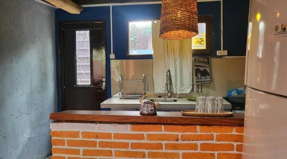 Casa al fondo de dos pisos con 3 habitaciones con entrada independiente - 3