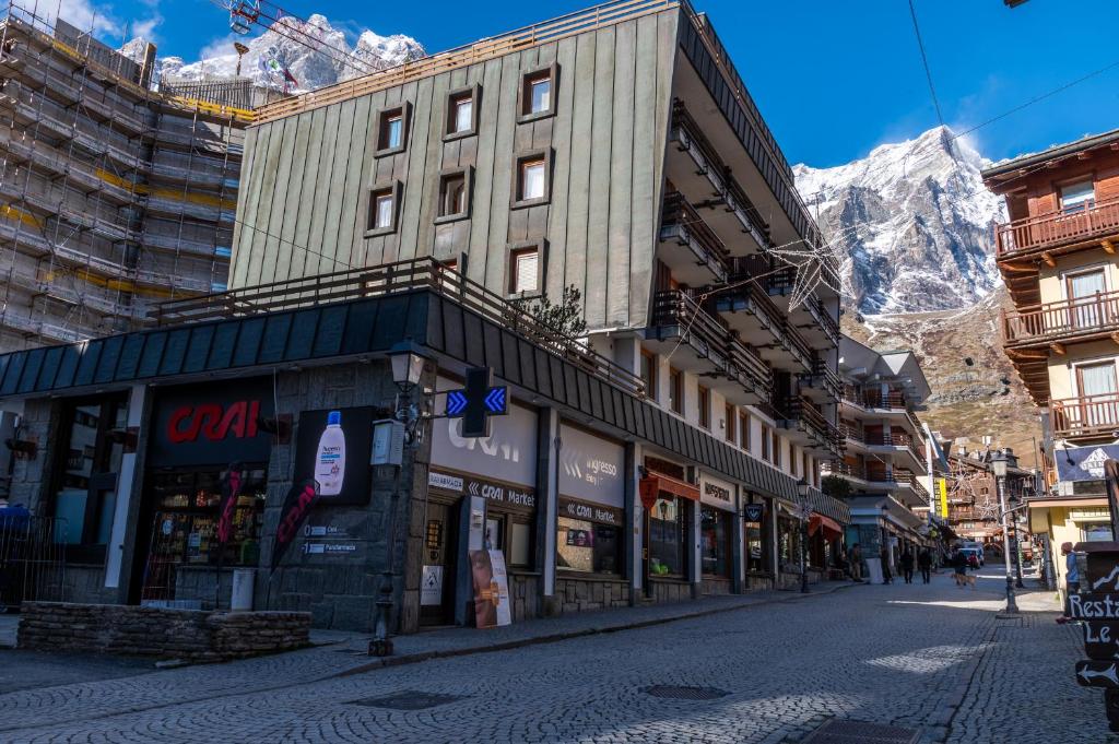 HelloCHALET - The Alpine Suite - Central Studio, Walk to Slopes - 4