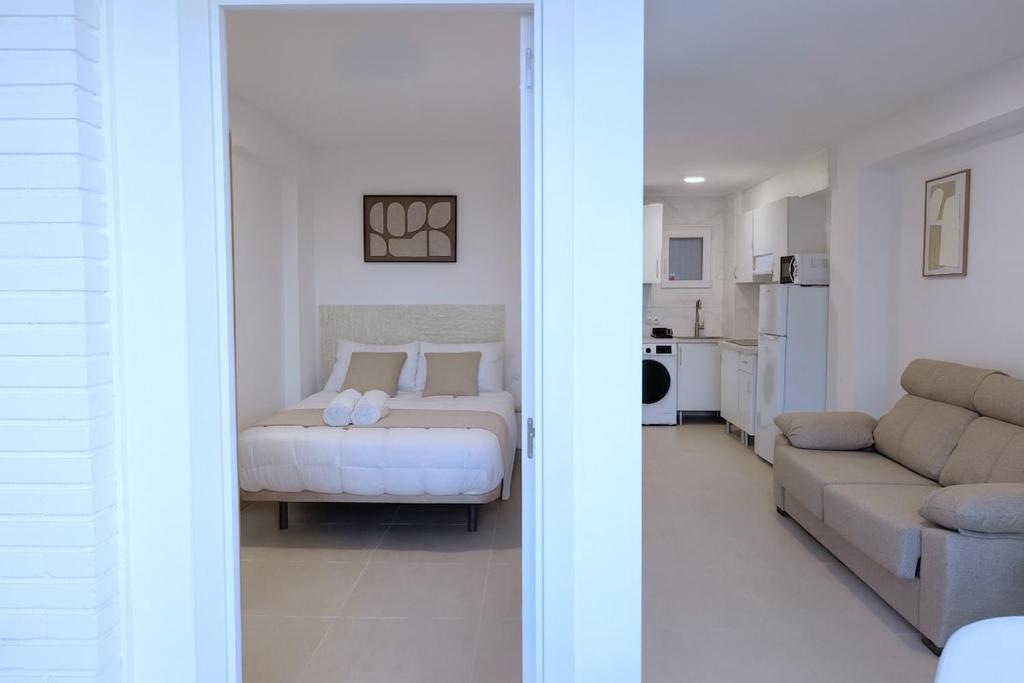 Apartamento moderno con piscina y parking privado - 4