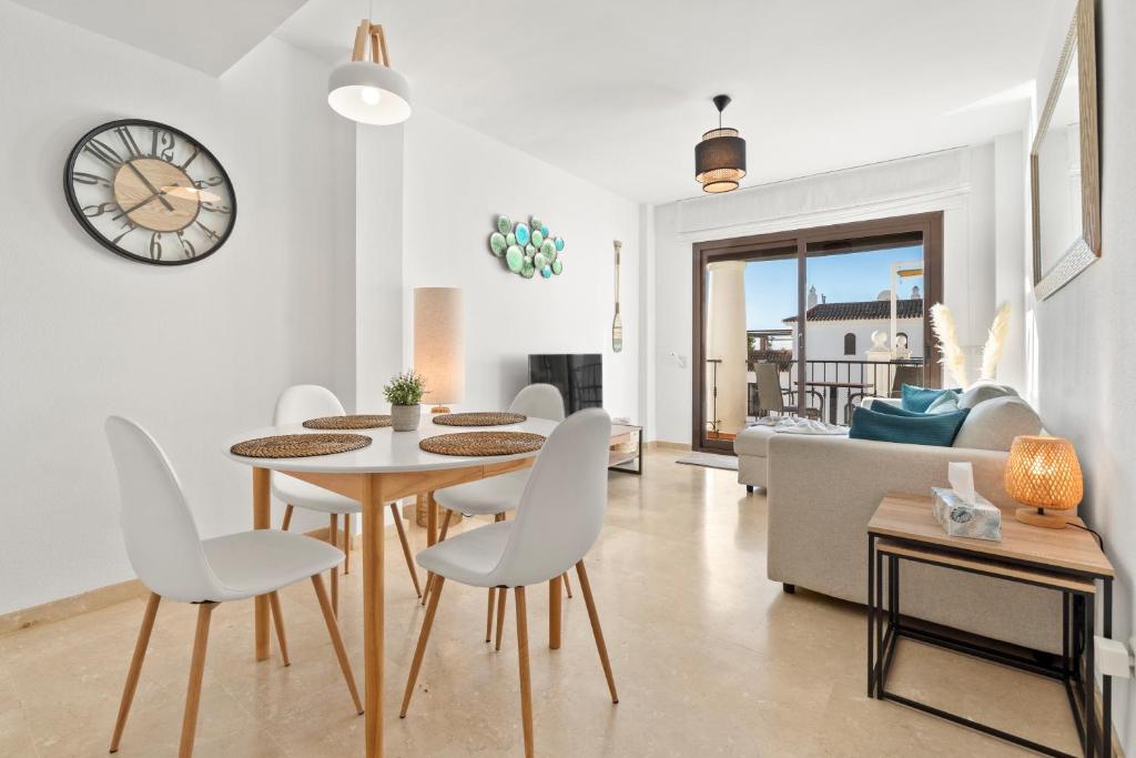 Lovely Beachfront Apartment in La Duquesa - RDR527 - 4