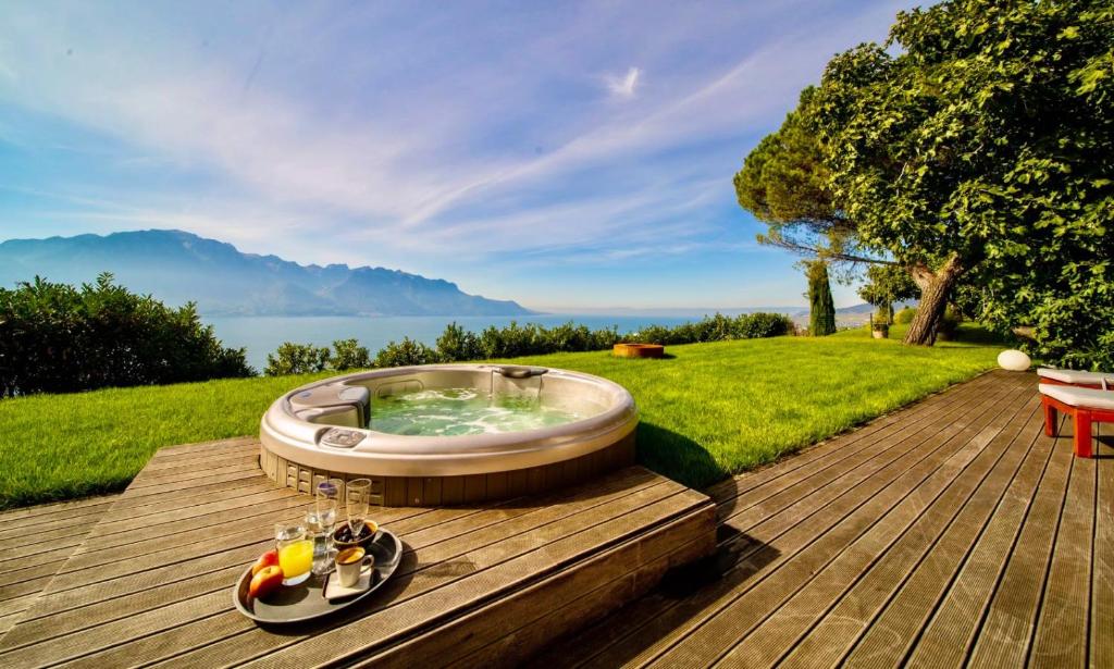 Sunset House with gorgeous view of the lake - 1