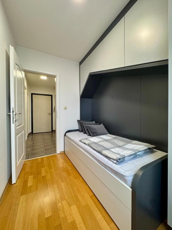 Cozy & Modern apartment with full amenities - 4
