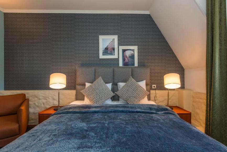 One-Bedroom Apartment with Old Town View