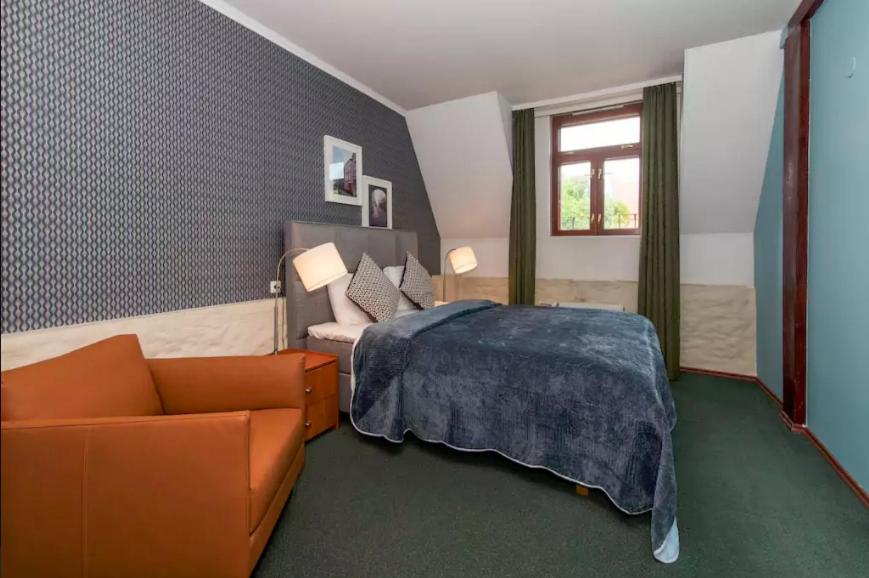 One-Bedroom Apartment with Old Town View