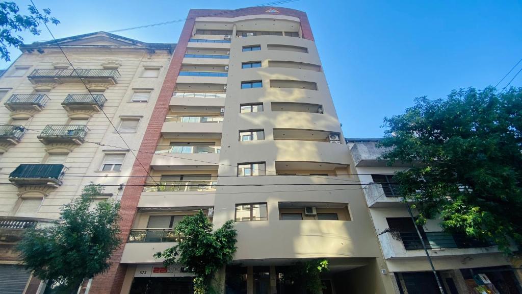 Impecable Depto 1 dormitorio con balcón - Zona 7 y 58 - 2